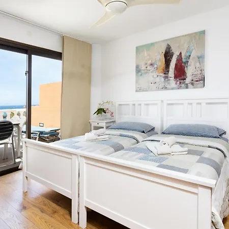 Las Americas Royal 아파트